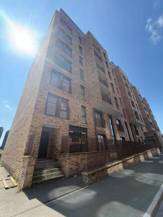 2 bed property, in Waterhouse Apartments, £225,000
