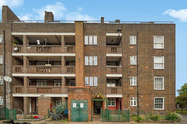 3 bed property, in Loughborough Estate, £380,000