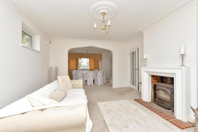 3 bed property, in Chestnut Wood Lane, £525,000