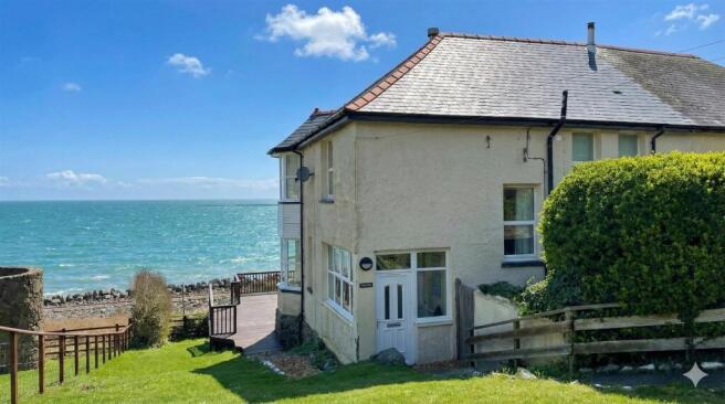 3 bed property, in Llanaber, £475,000