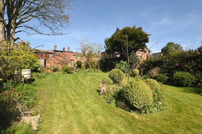 3 bed property, in Office Cottage, £475,000