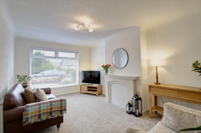 2 bed property, in Windsor Road, £284,000