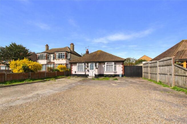 2 bed property, in St. Johns Road, £275,000