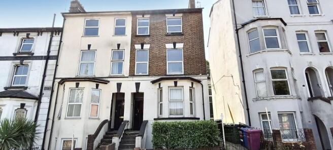 1 bed property, in Queens Road, £139,950