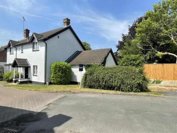 4 bed property, in Carisbrooke Park, £600,000