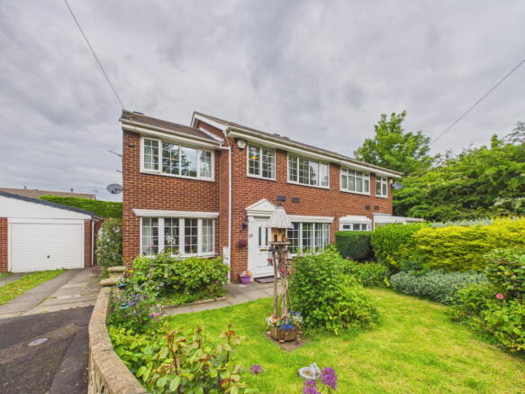 4 bed property, in Cormland Close, £190,000