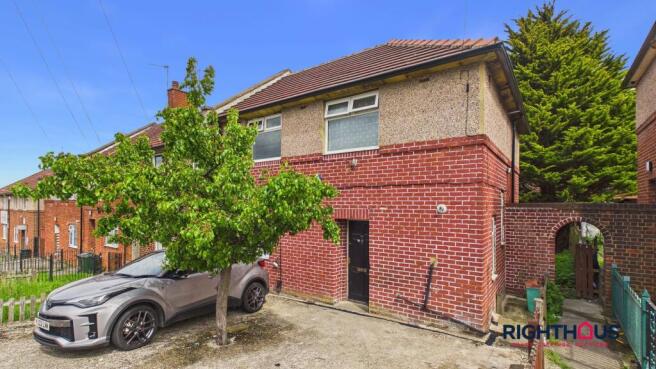 4 bed property, in Ringwood Road, £150,000
