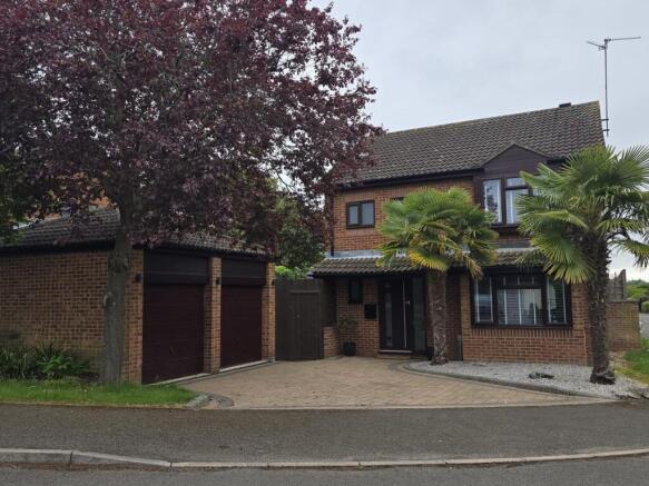 4 bed property, in Brampton Close, £388,000