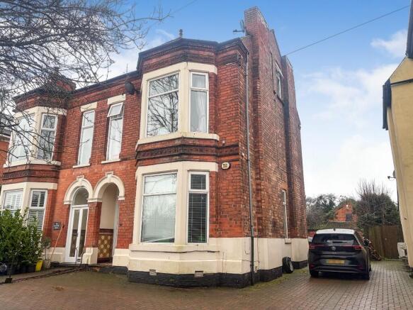 8 bed property, in 108 Radcliffe Road, £495,000