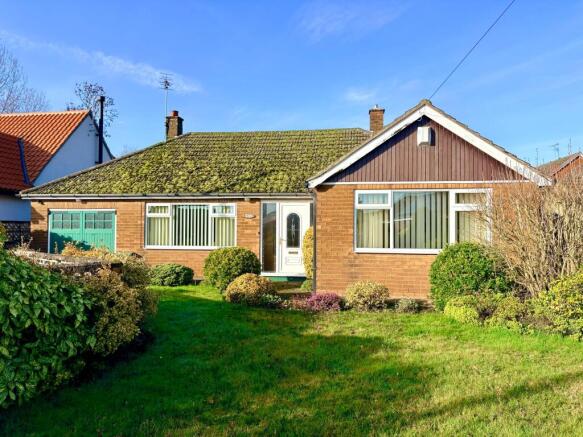 3 bed property, in Highfield Road, £230,000
