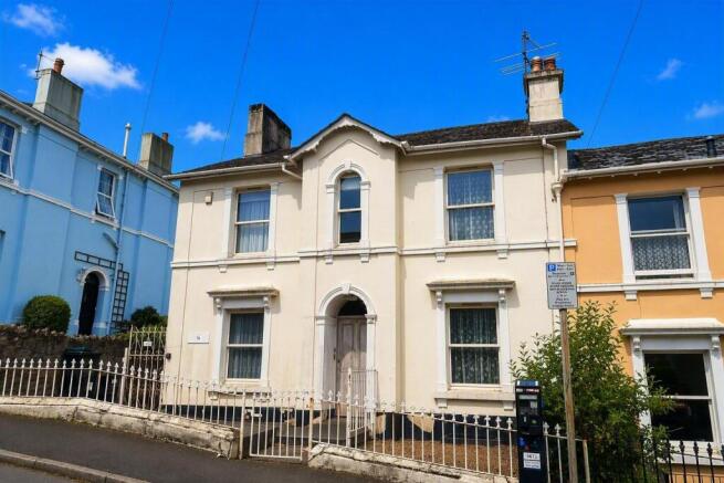 4 bed property, in Powderham Road, £300,000