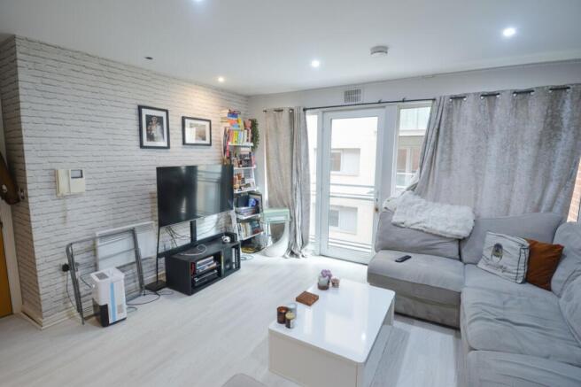 2 bed property, in City Road East, £210,000