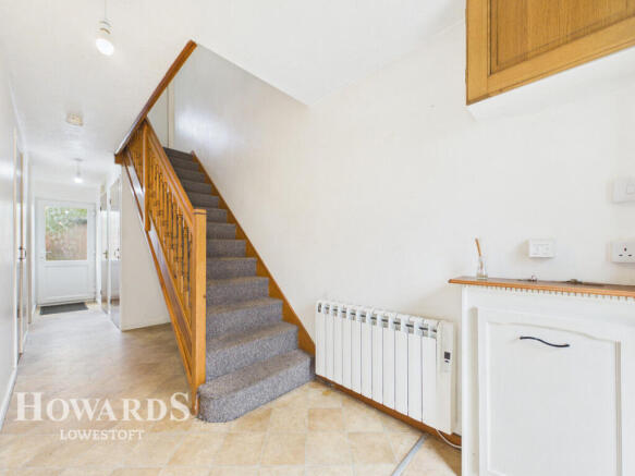3 bed property, in Spexhall Way, £180,000
