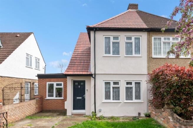 4 bed property, in Cherry Grove, £500,000
