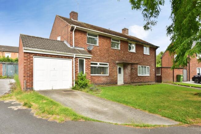 3 bed property, in Park View Avenue, £199,995