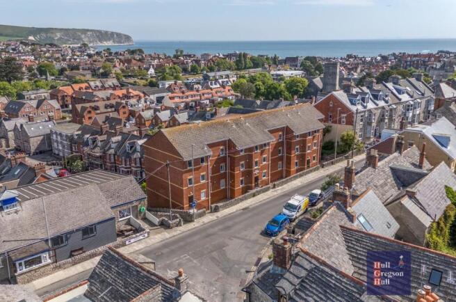 2 bed property, in 15 Sandringham Court, £258,500