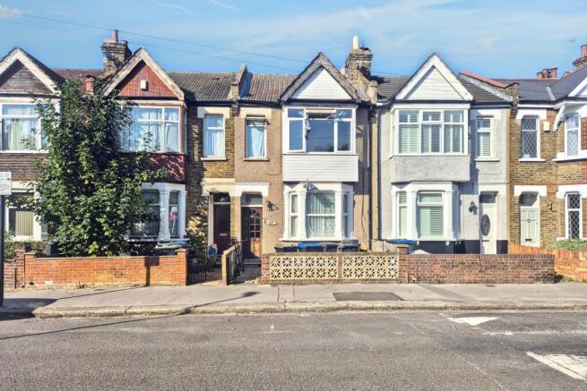 2 bed property, in Stretton Road, £130,000