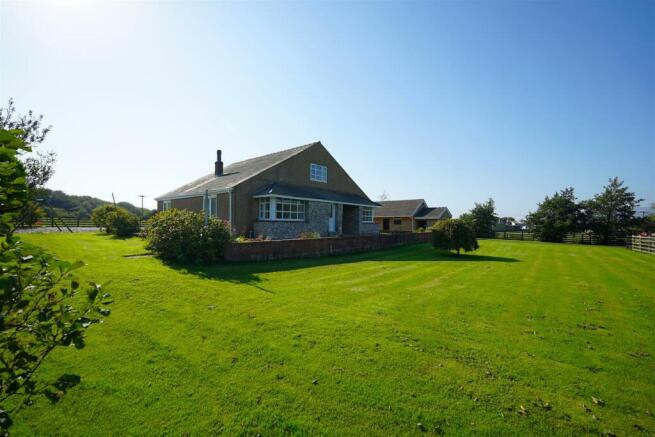4 bed property, in Lots Road, £770,000