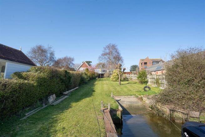 3 bed property, in Romany Road, £950,000