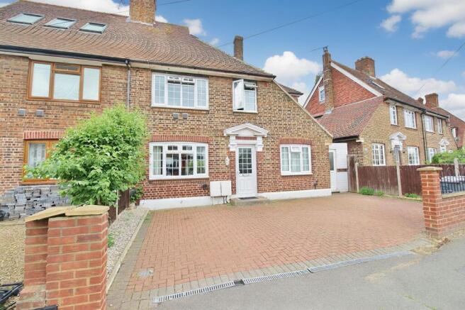 4 bed property, in Worton Road, £675,000