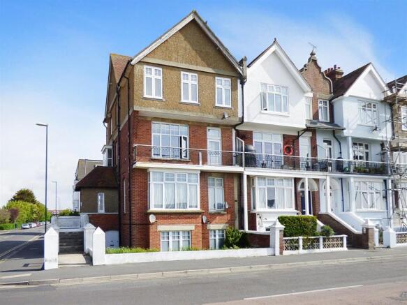 3 bed property, in South Terrace, £212,950