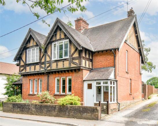 2 bed property, in High Street, £275,000