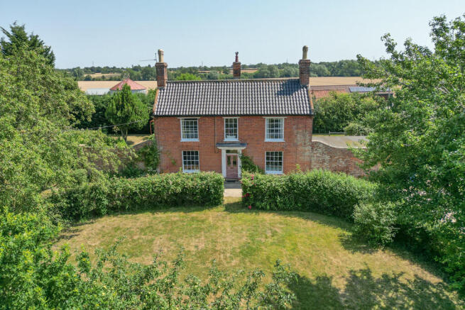 4 bed property, in Grays Lane, £750,000
