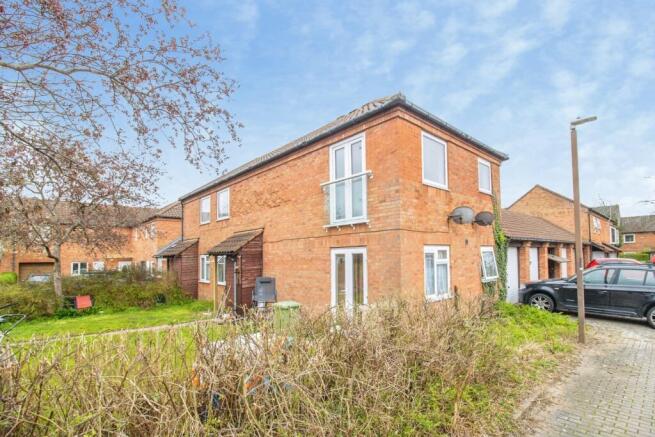 2 bed property, in Fletchers Mews, £180,000