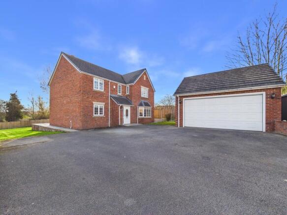 4 bed property, in Meadowfield Rise, £600,000