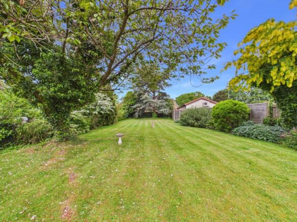2 bed property, in Holderness Road, £230,000