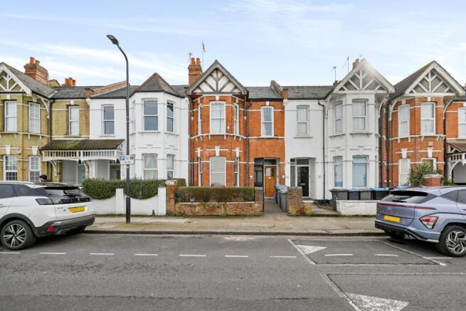 2 bed property, in Temple Road, £425,000