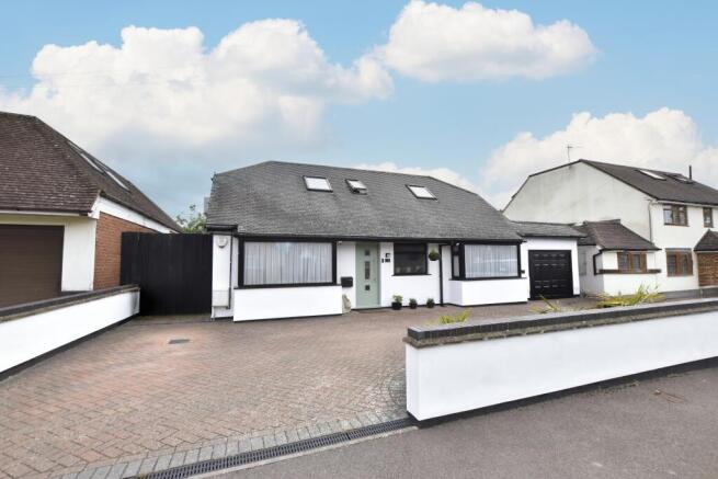 4 bed property, in Hilltop Road, £925,000