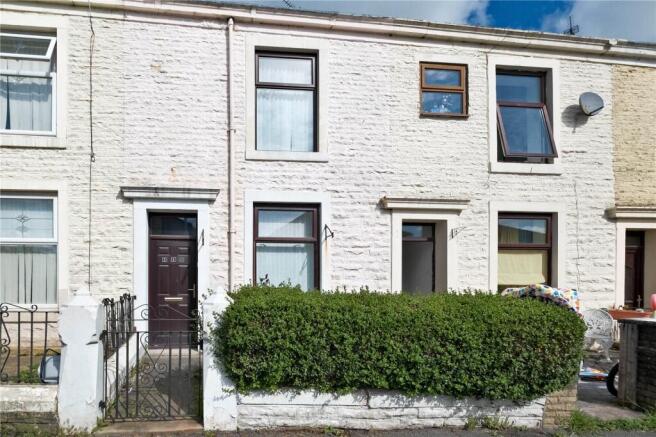 2 bed property, in St. Huberts Road, £110,000
