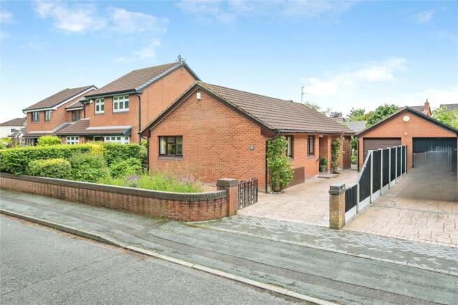 3 bed property, in Arran Close, £300,000