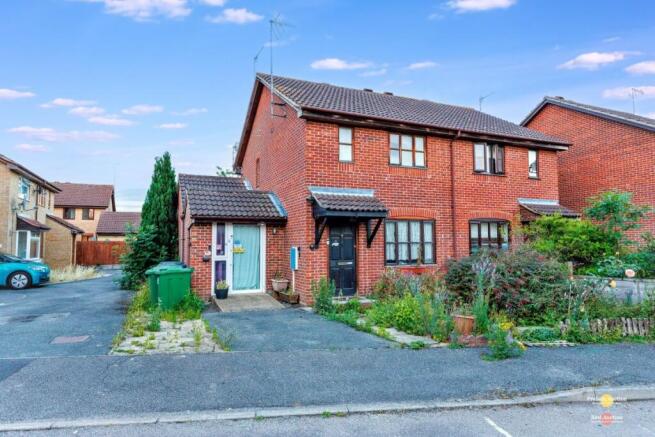 4 bed property, in 25 Beaulieu Close, £240,000