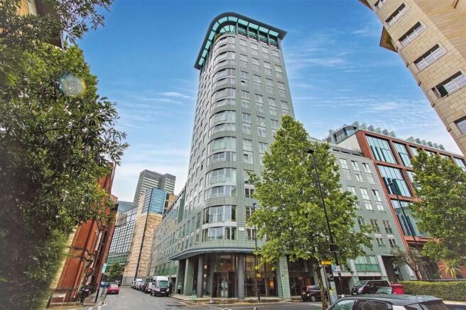 1 bed property, in Osnaburgh Street, £360,000