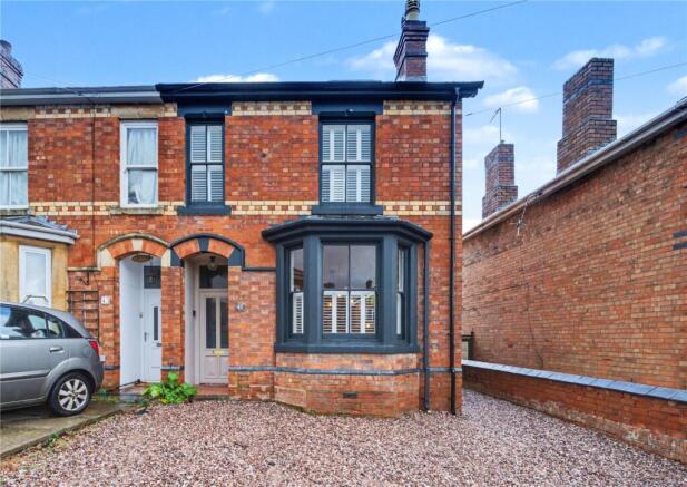 3 bed property, in Pound Bank Road, £450,000