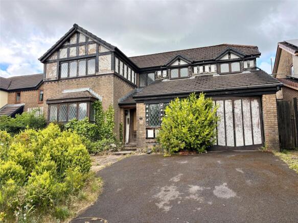 4 bed property, in Applecross Drive, £275,000