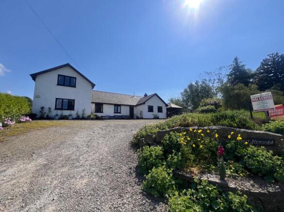 5 bed property, in Talgarreg, £660,000