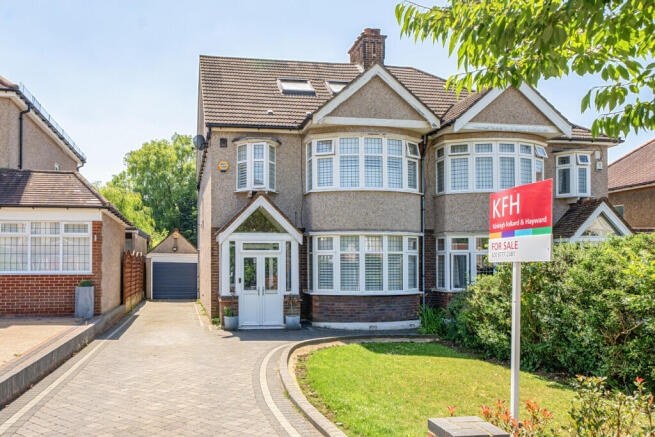 4 bed property, in Highfield Drive, £860,000