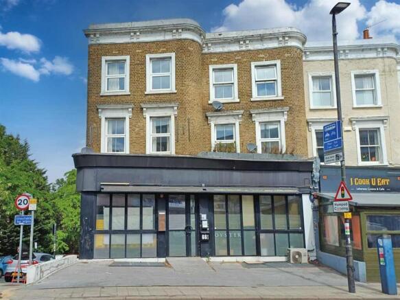1 bed property, in Lavender Hill, £235,000