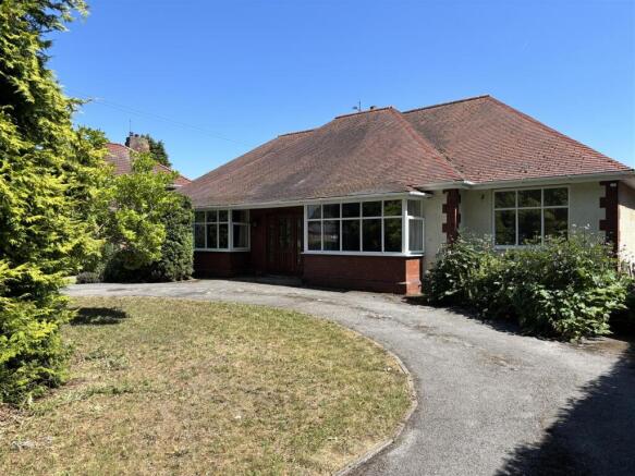 4 bed property, in Hook Road, £510,000