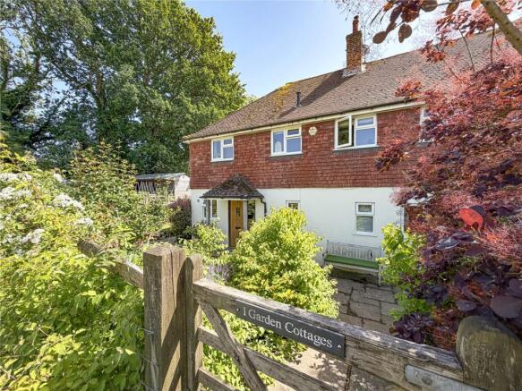4 bed property, in East Grinstead, £775,000