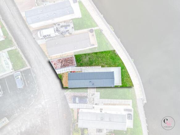 2 bed property, in Lakeside Caravan Park, £70,000