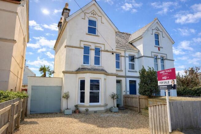 4 bed property, in Victoria Road, £380,000
