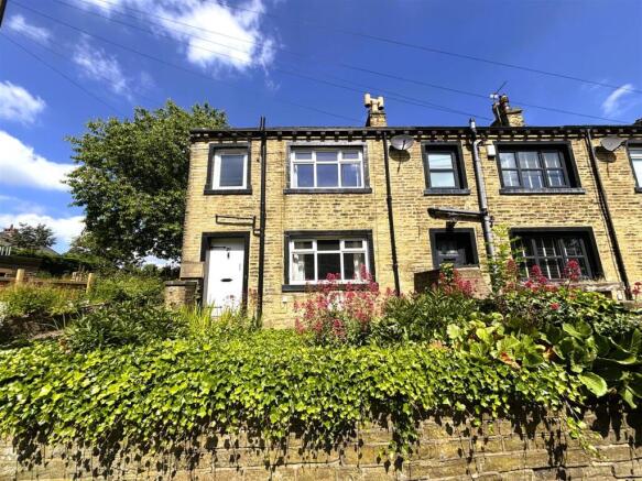 2 bed property, in Wade House Road, £125,000