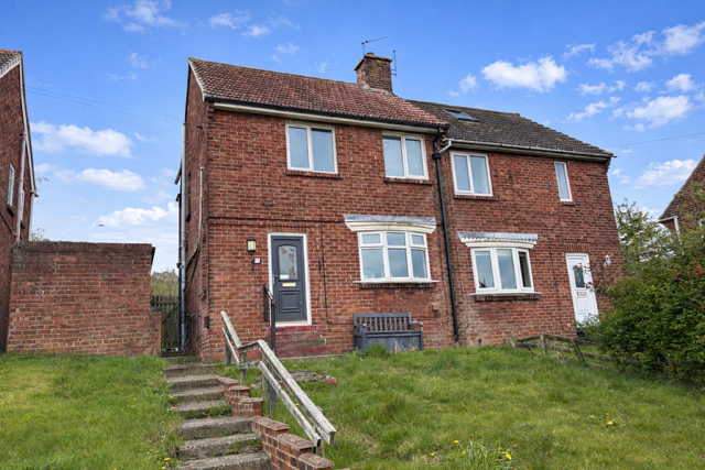 2 bed property, in Eastern Avenue, £90,000