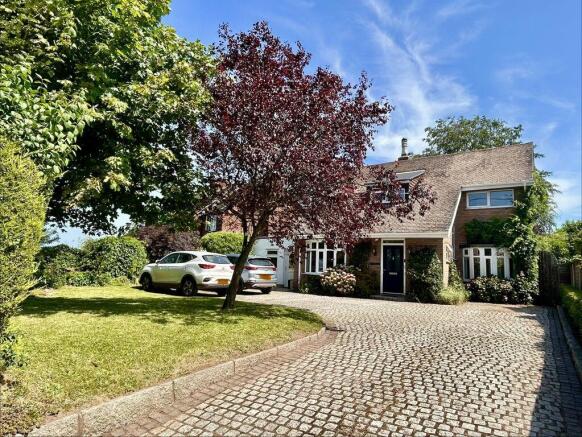 4 bed property, in Shay Lane, £625,000