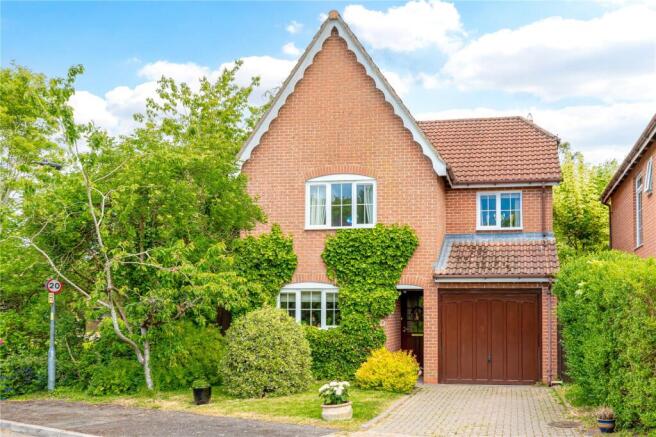 4 bed property, in Saddlers Way, £530,000