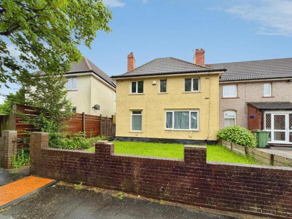 3 bed property, in Daventry Road, £300,000